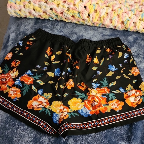 NWT Shein Short and Shirt Vacay Set - Picture 2 of 5